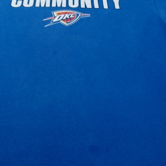 ๐ฟ OKC Thunder Basketball Community Royal Blue Short Sleeve T-Shirt XL - Picture 4 of 9